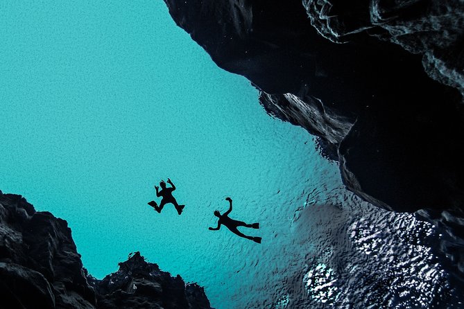 Silfra Wetsuit Snorkeling Tour with Underwater Photos - From Reykjavik - The walk back and the welcome hot chocolate
