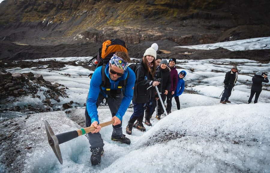Skaftafell: Blue Ice Glacier Hike on Vatnajökull - What the guides add to the experience