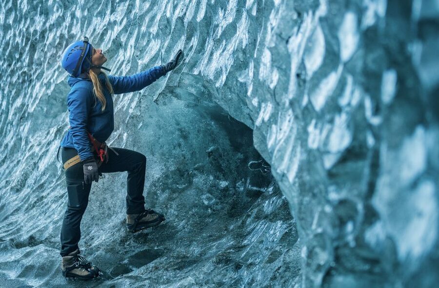Skaftafell: Ice Cave Tour and Glacier Hike - Guides, safety, and the group experience