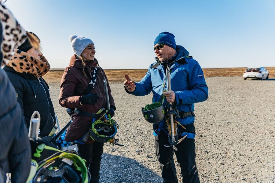 Skaftafell National Park: Falljokull Glacier Easy Hike - What the guides add to the experience