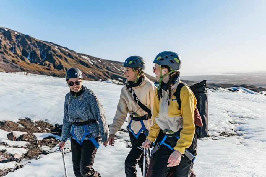 Skaftafell National Park: Falljokull Glacier Easy Hike - Skaftafell’s mountains provide the backdrop
