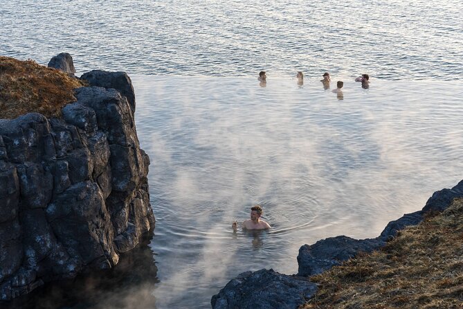 Sky Lagoon Ticket with 7-Step Ritual and Transfers from Reykjavik - Changing rooms, lockers, and basic etiquette