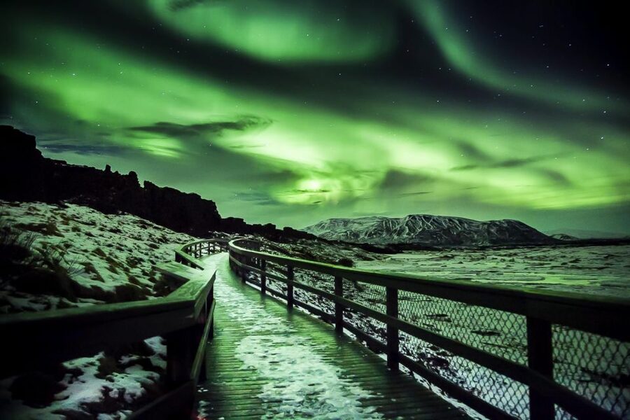 Small-Group Premium Northern Lights Tour from Reykjavik - Why a small minibus makes a difference