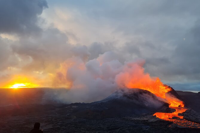 Small Group Volcano Hike with a Professional Geologist - Clothing is not a minor detail