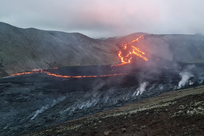 Small Group Volcano Hike with a Professional Geologist - What you may see after the eruption