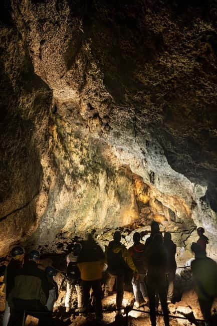 Snæfellsnes: Vatnshellir Lava Cave Tour - Lava formations, colors, and the appeal of looking closely