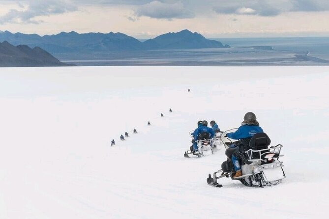 Snowmobile tour on Vatnajökull - Getting dressed for the glacier