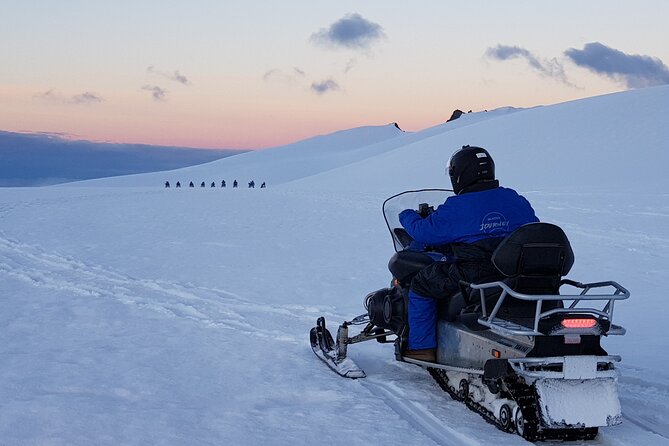 Snowmobile tour on Vatnajökull - Skaftafellsjökull at about 1,000 meters