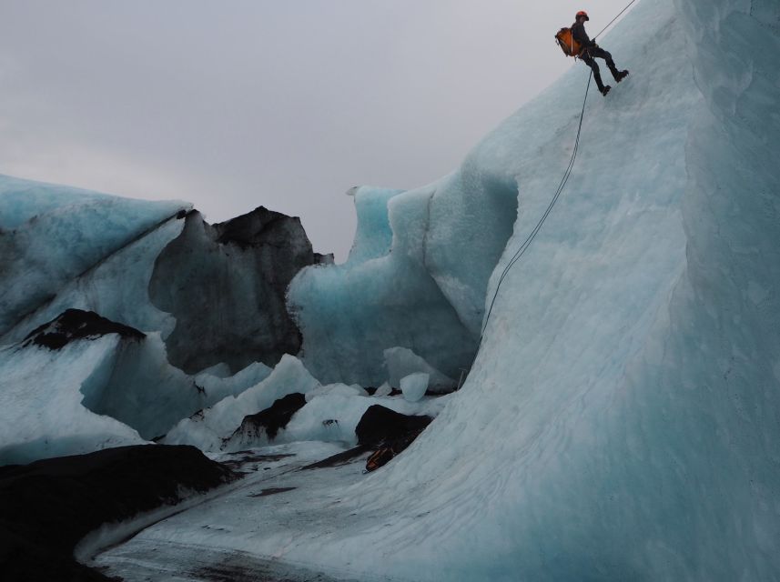 Sólheimajökull Ice Climb and Glacier Hike - Reaching Sólheimajökull and meeting your guide