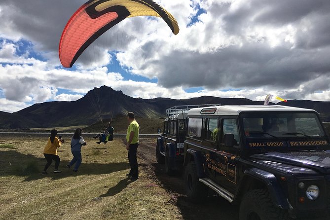 Tandem Paragliding over the Rugged Lava Fields at Blue Mountains - Clothing, comfort, and practical preparation