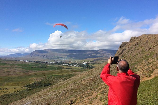 Tandem Paragliding over the Rugged Lava Fields at Blue Mountains - Who should book this experience?