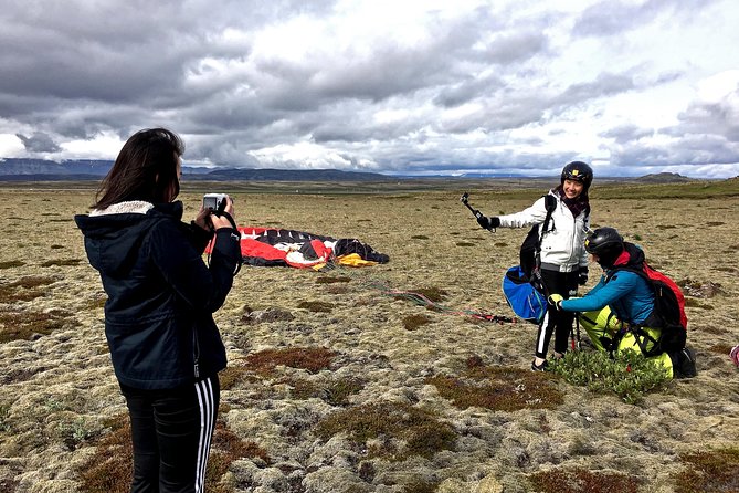 Tandem Paragliding over the Rugged Lava Fields at Blue Mountains - Why the small group matters
