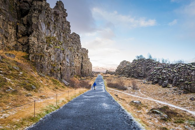 The Golden Circle Guided Bus Tour from Reykjavik - What the guide adds between the stops