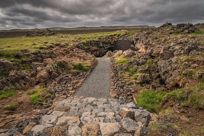 The Lava Tunnel Tour with Transfer from Reykjavik - The geology is the real attraction