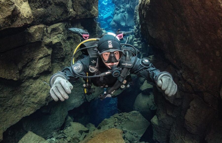 Thingvellir: Silfra Fissure Diving with Optional Pickup - What the small group changes