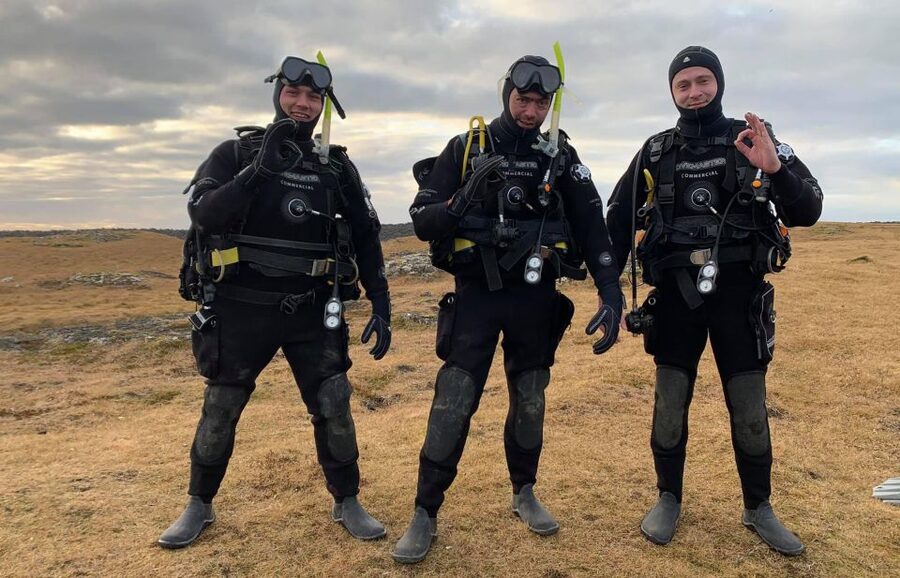 Thingvellir: Silfra Fissure Diving with Optional Pickup - Who should book this experience