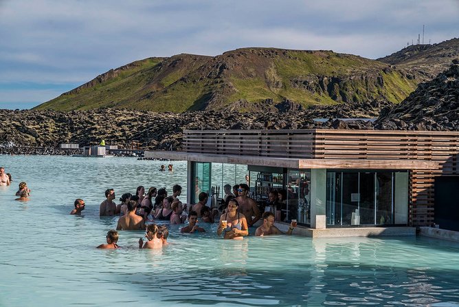 Unique bathing in an Icelandic hot springs at the Blue Lagoon - Who will enjoy this most