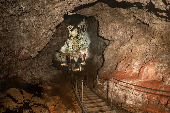 Vatnshellir Cave Tour - Why the small group matters
