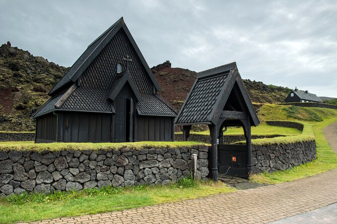 Vestmannaeyjar, Puffins & Volcanoes Small Group Day Tour - Elephant Rock and Heimaey’s volcanic coast