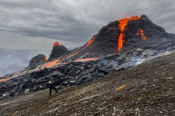 Volcano Hike and Grindavík Visit from Reykjavik - Who should book this experience?