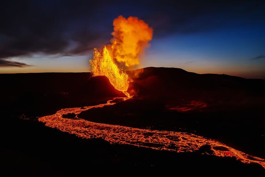 Volcano Movie - Experience the Latest Eruptions in Iceland - Eyjafjallajökull and the eruption that stopped European flights