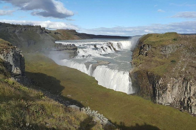 Your private golden circle tour with a personal guide - Thingvellir National Park connects nature and Icelandic history